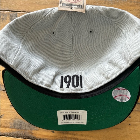 Chicago White Sox Baseball Hat - Picture 2 of 4